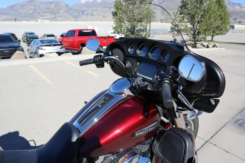 2015 Harley-Davidson Tri Glide Ultra photo 18